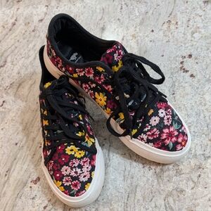 Floral Canvas Lace-Up Sneakers - Black Pink Size 9.5 Rocket Dog EUC